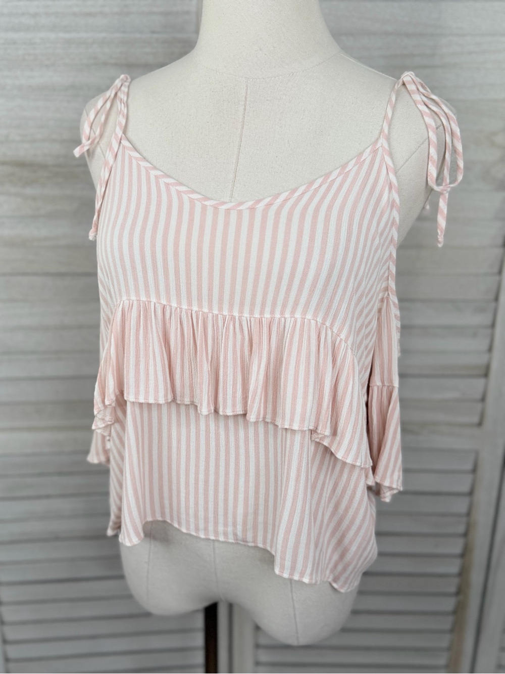 AMERICAN EAGLE OUTFITTERS Boho Ruffle Cold Shoulder Top Pink & White Stripes-M